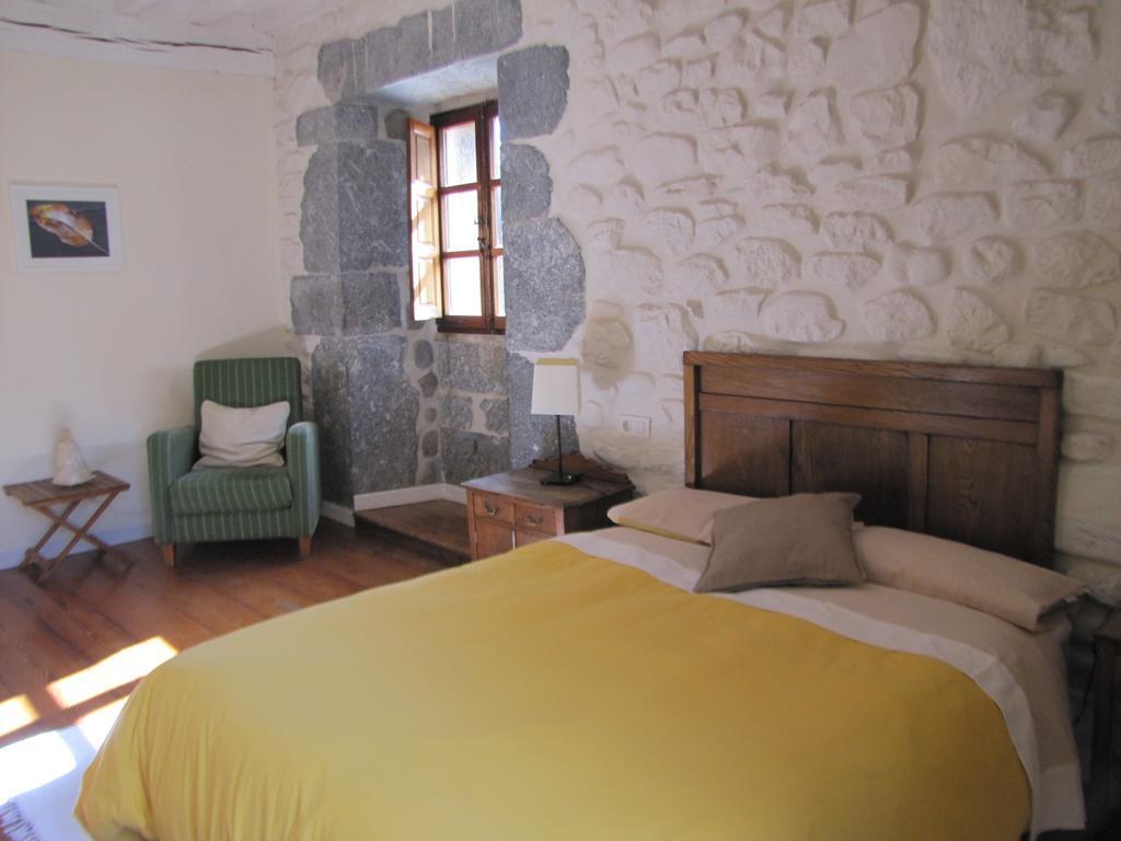 Casona Valle De Soba Regules Exterior photo