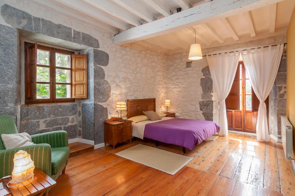 Casona Valle De Soba Regules Exterior photo